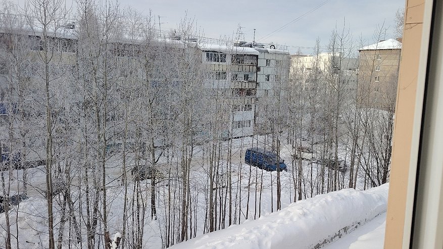 Главная картинка новости: Усинск встречает весну морозным утром и надеждой на солнце