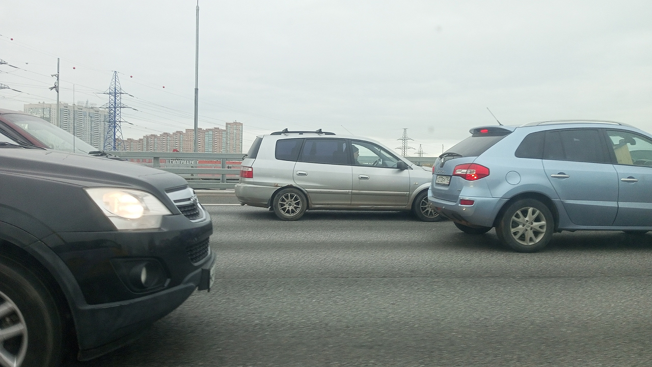 Главная картинка новости: С 21 марта за установку таких фар сразу лишат водительских прав – стоят почти у каждого автомобилиста