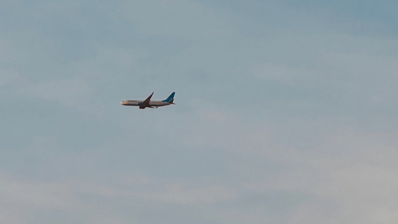 Главная картинка новости: Самолет из Усинска в Сыктывкар задержали на двое суток