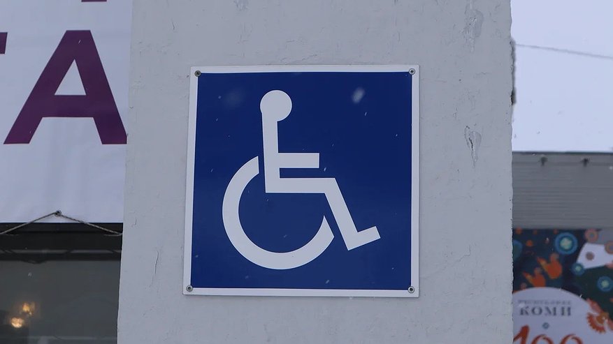 Главная картинка новости: В Коми родители ребенка-инвалида через суд добились получения необходимых кресел-колясок