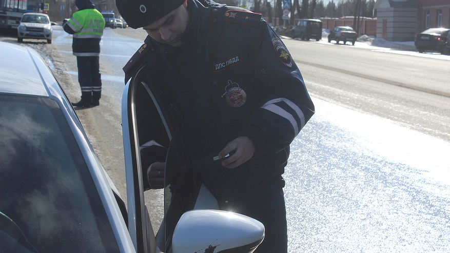 Главная картинка новости: С 25 марта водителей начнут штрафовать за такой тип колес - вот кто первый в списке