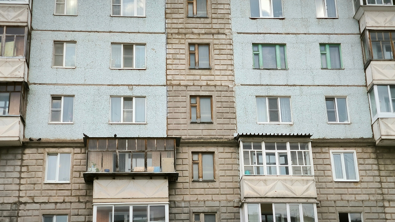 Главная картинка новости: Указ принят — ждите "гостей": с 27 марта штраф 15 000 рублей в день для владельцев квартир с балконом