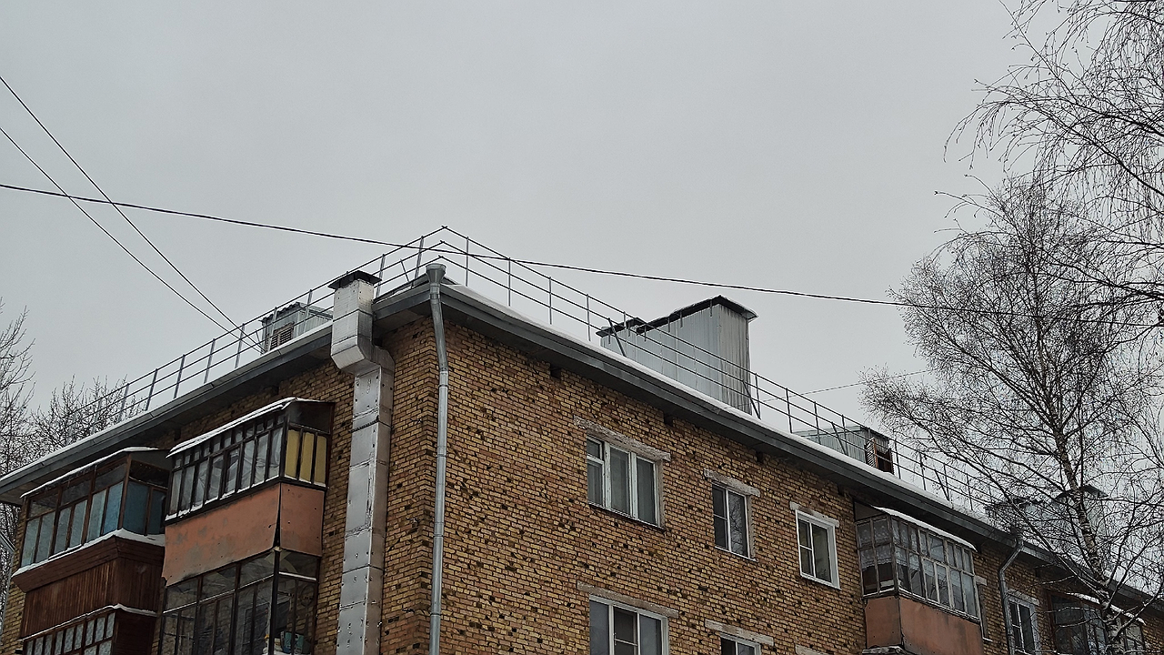 Главная картинка новости: Указ принят — ждите "гостей": с 28 марта штраф 15 000 рублей в день только для владельцев квартир с балконом