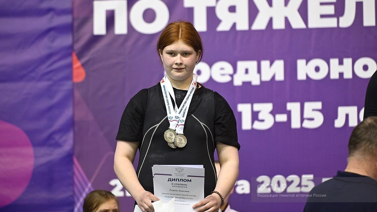 Главная картинка новости: Юная тяжелоатлетка из Коми завоевала "серебро" на Первенстве России