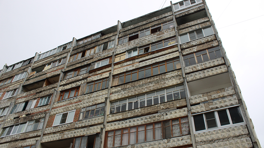 Главная картинка новости: Указ принят — ждите "гостей": с 3 апреля штраф 15 000 рублей в день для владельцев квартир с балконом