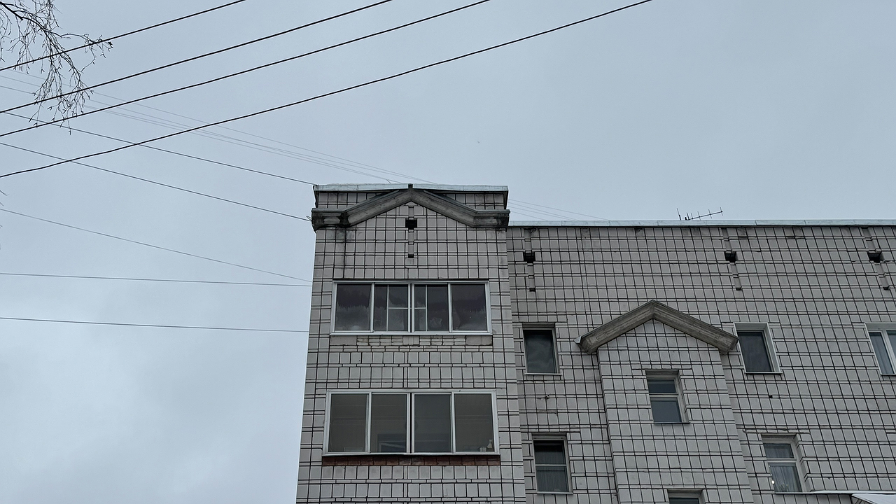 Главная картинка новости: Указ принят — ждите "гостей": с 8 апреля штраф 15 000 рублей в день для владельцев квартир с балконом