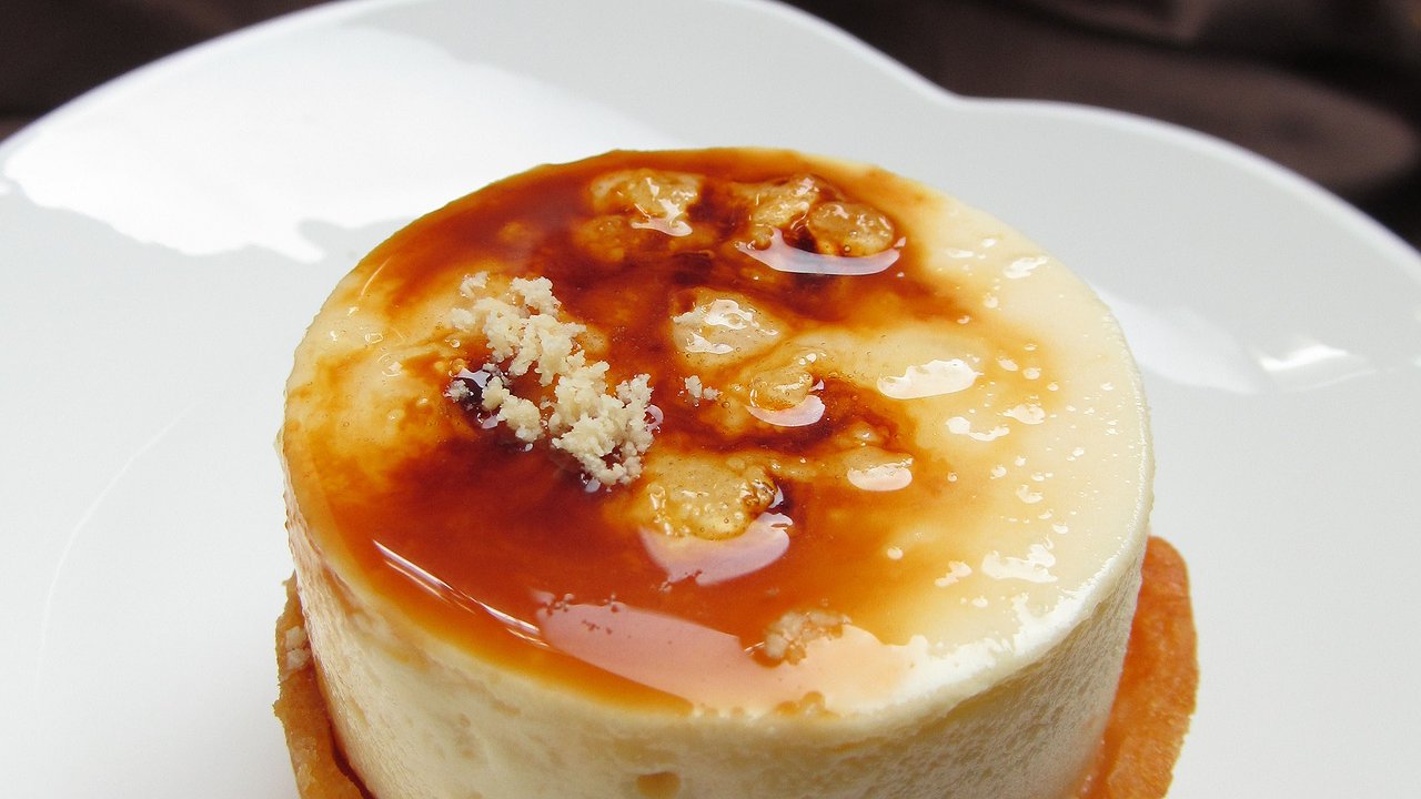 Главная картинка новости: Не пирог, а чудо на сковороде: 4 мандарина и кефир — больше никакой возни с тестом, вкуснотища за 5 минут