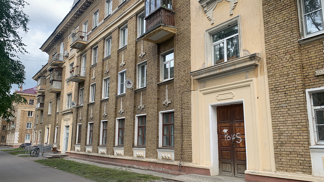 Главная картинка новости: Указ принят — ждите "гостей": с 10 апреля штраф 15 000 рублей в день для всех владельцев квартир с балконом