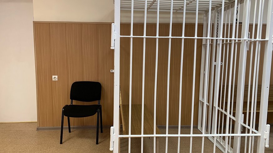 Главная картинка новости: "Разговор" в гараже: В Коми банда выбивала долги кулаками