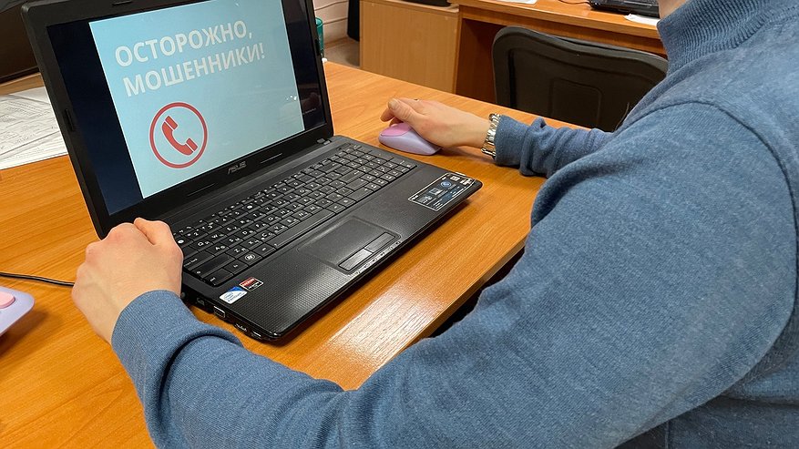 Главная картинка новости: В Коми женщина потеряла почти 2 миллиона рублей, поверив в фейковые инвестиции