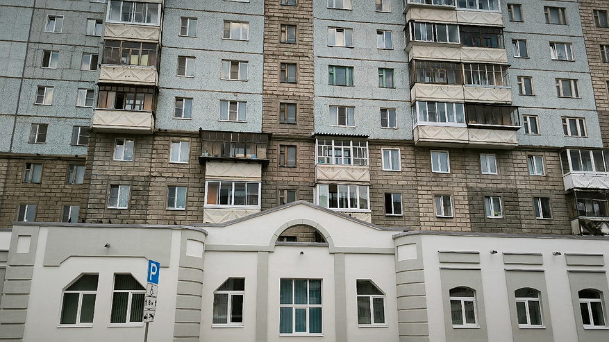 Главная картинка новости: Указ принят — ждите "гостей": с 21 апреля штраф 15 000 рублей в день для владельцев квартир с балконом