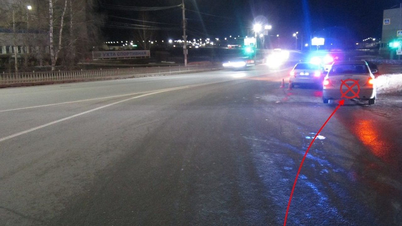 Главная картинка новости: В Коми пожилой водитель “Форда” влетел в ограждение моста