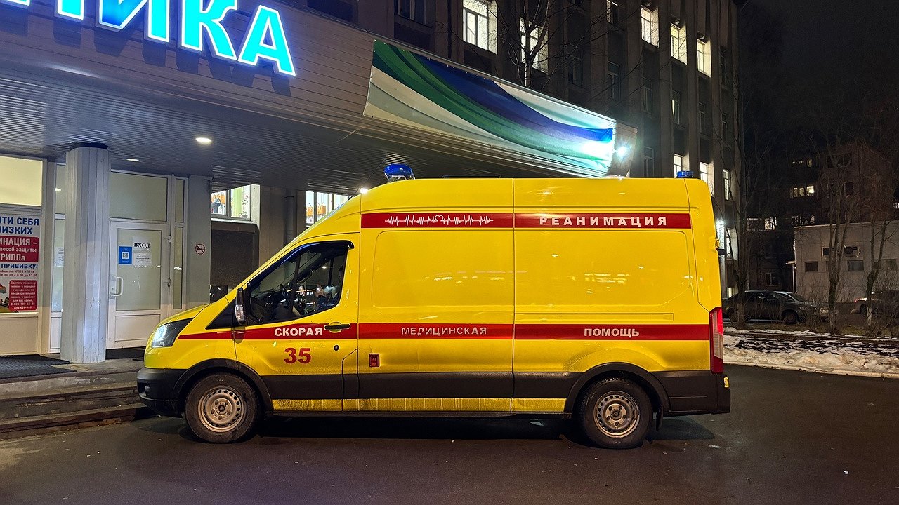 Главная картинка новости: В столице Коми в аварии с мотоциклом пострадали двое подростков