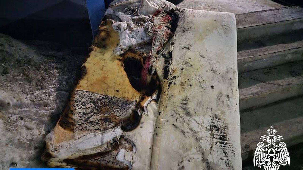 Главная картинка новости: В Усинске произошёл пожар в жилом доме 