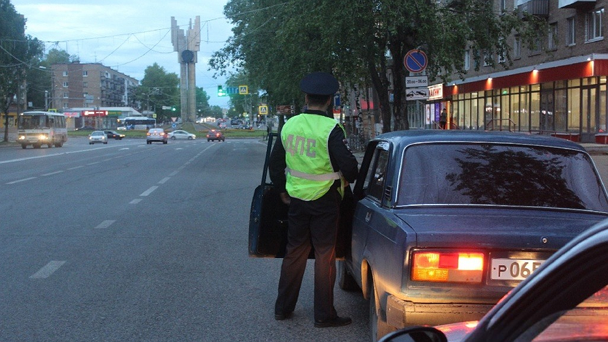 Главная картинка новости: Штраф от 500 до 800 рублей за автомобиль этого цвета: в ГИБДД начались массовые проверки всех водителей