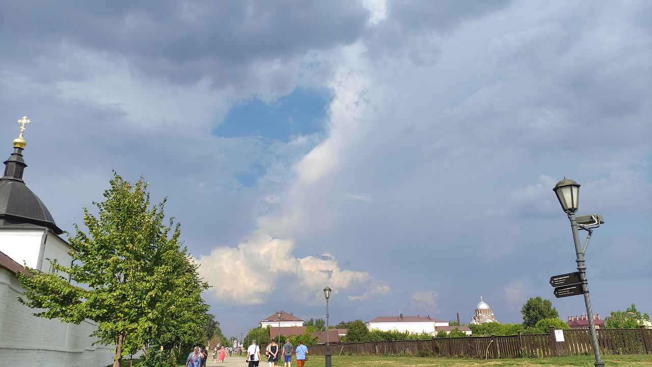 Главная картинка новости: "Мерзкие люди, грязное море": российские туристы написали честный отзыв о курортах Черного моря