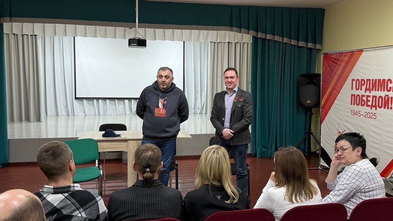 Главная картинка новости: Николай Такаев обсудил с жителями Захарвани основные проблемы деревни