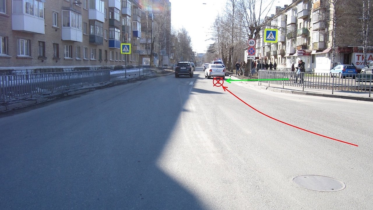 Главная картинка новости: В Коми водитель Volkswagen Polo сбил двух юных велосипедисток на "зебре"