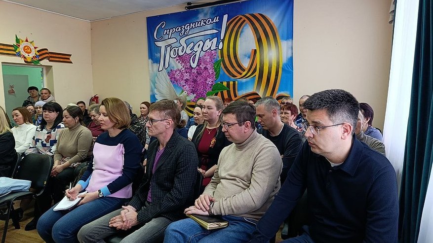 Главная картинка новости: Усть-Лыжа выдохнула с надеждой: Глава Усинска провел открытый диалог с жителями