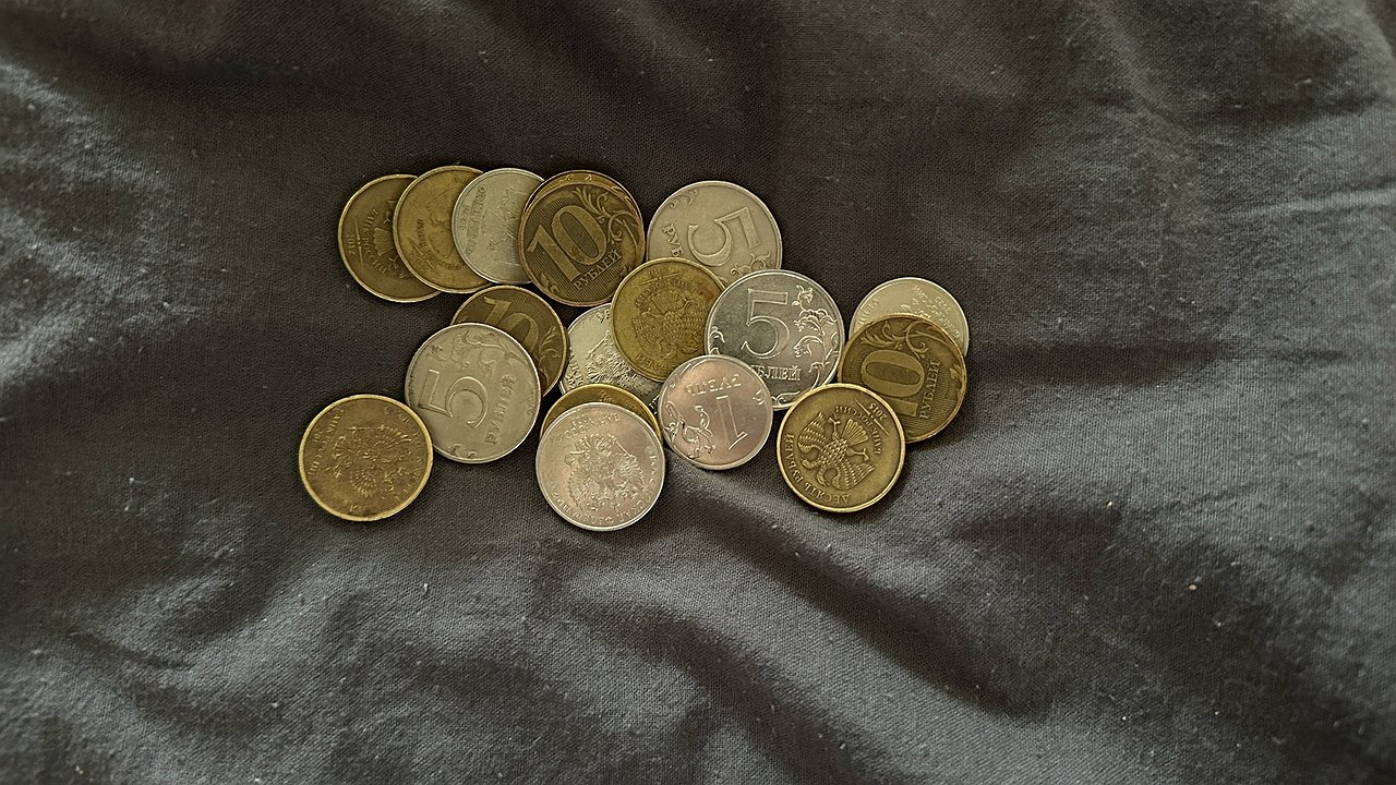 Главная картинка новости: В Коми пенсионер лишился сбережений, поверив в сказочные биржевые доходы