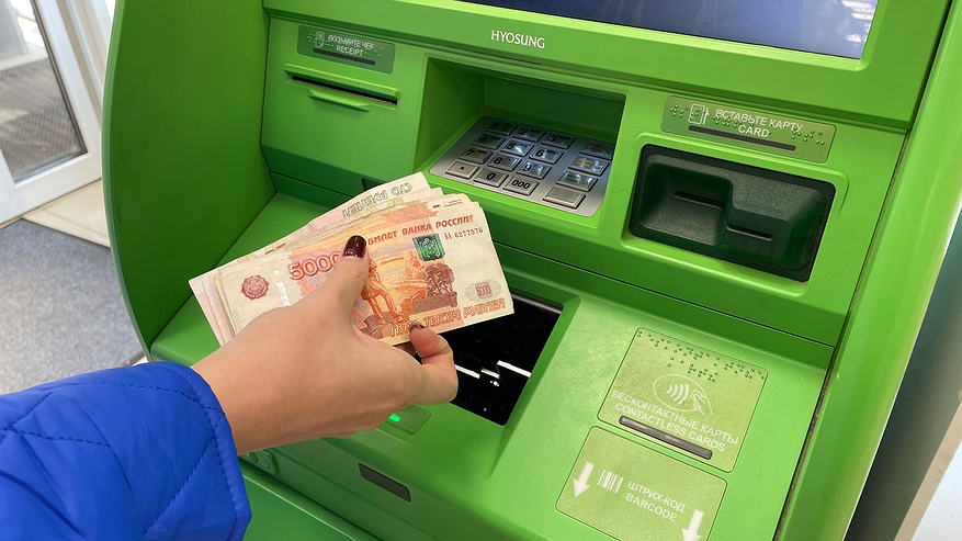 Главная картинка новости: Теперь будет запрещено: в России с 10 мая вводятся новые правила на снятие наличных с банковских карт - чего ждать пользователям