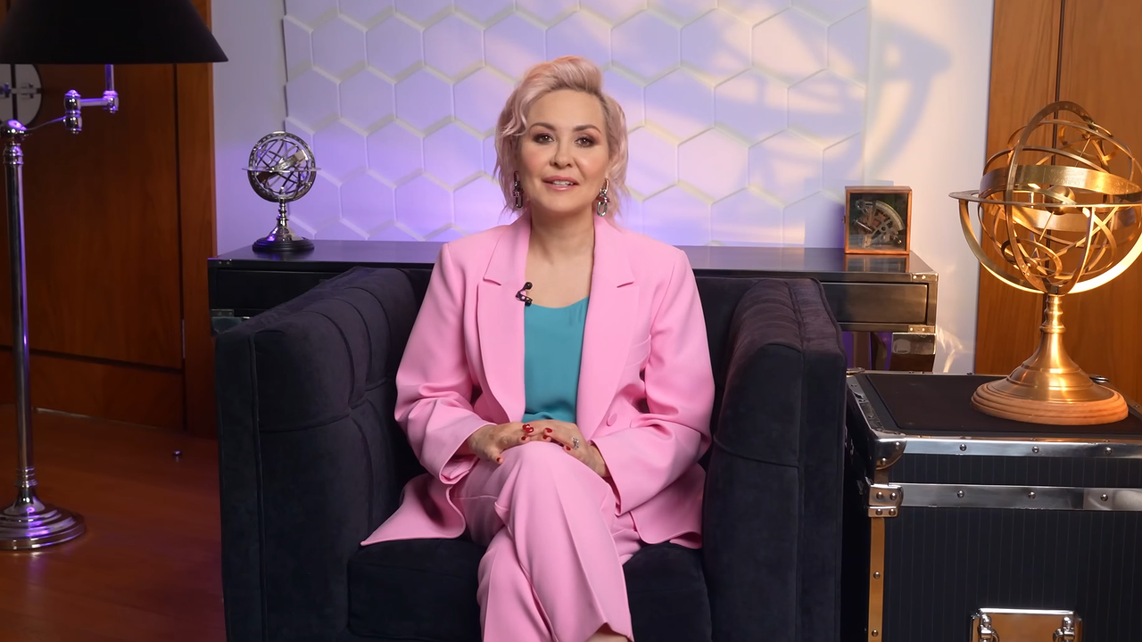 Главная картинка новости: Птица Счастья сядет на макушку: Василиса Володина назвала один знак, у которого с 11 мая наступит новая эра