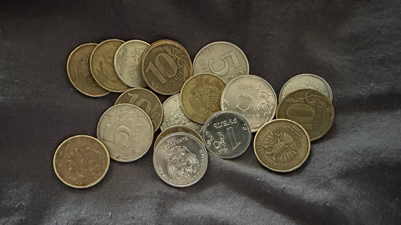 Главная картинка новости: Коми плетется в середине зарплатной гонки: когда регион догонит столичные доходы?