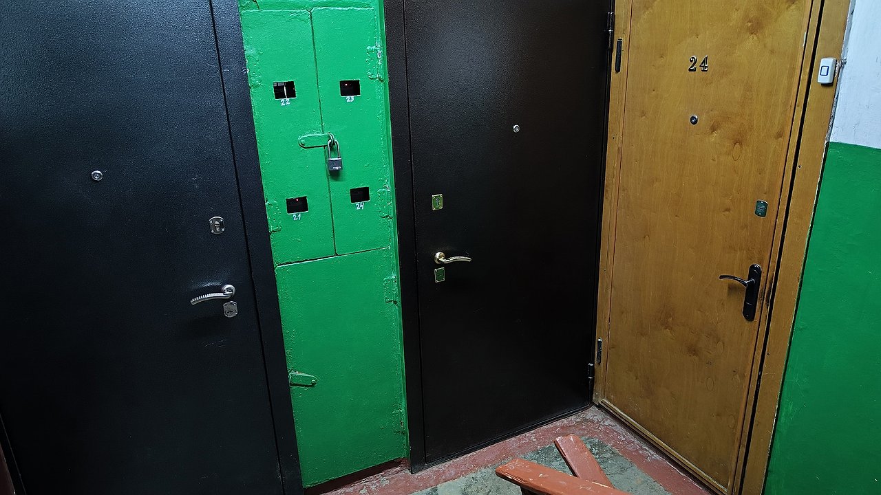 Главная картинка новости: Усинские спасатели вскрыли квартиру из-за жалоб на неприятный запах