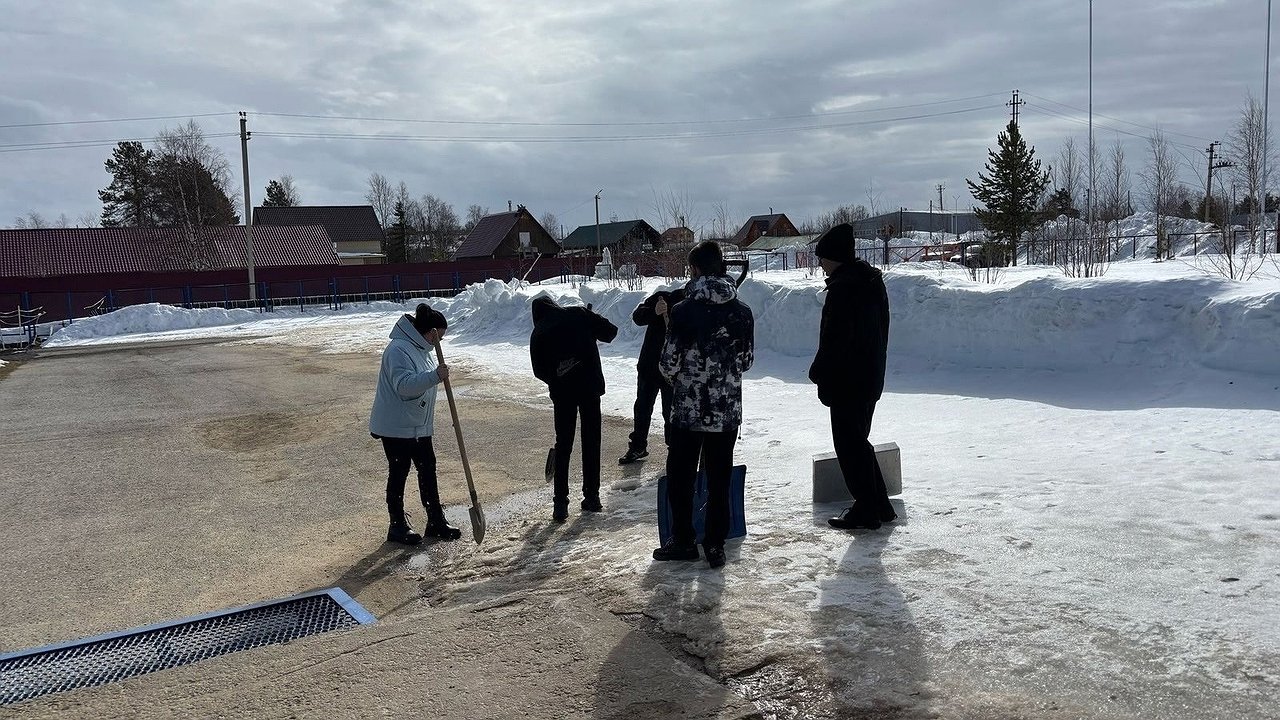Главная картинка новости: Усинские школьники показали пример добра на республиканском уровне