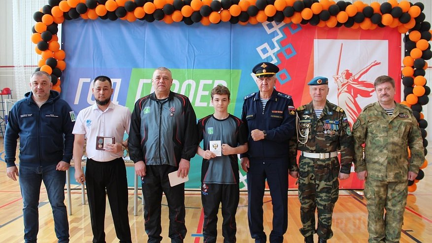 Главная картинка новости: Усинский "Союз десантников" отметил десятилетие