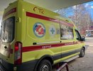 Сельская взаимопомощь: в Коми жители вызволили скорую из грязевого плена