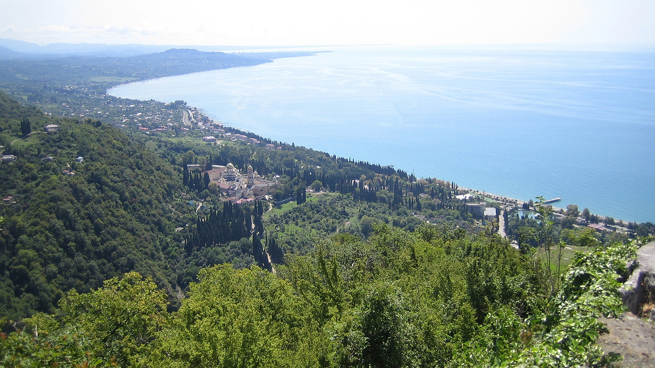 Главная картинка новости: «Вонючее море и мерзкие люди»: российские туристы честно рассказали об отдыхе на черноморских курортах в этом году