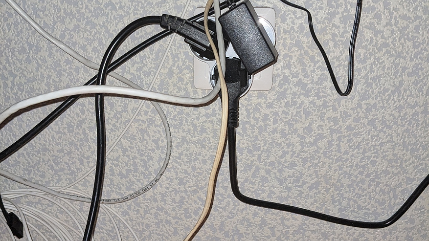 Главная картинка новости: Плачу за свет в 2 раза меньше: проделала хитрости, о которых умалчивают энергетики