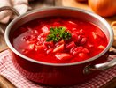 Не свекла и не томат: вот что стоит добавить в борщ, чтобы он получился ярко-красным — секрет поваров в ресторанах