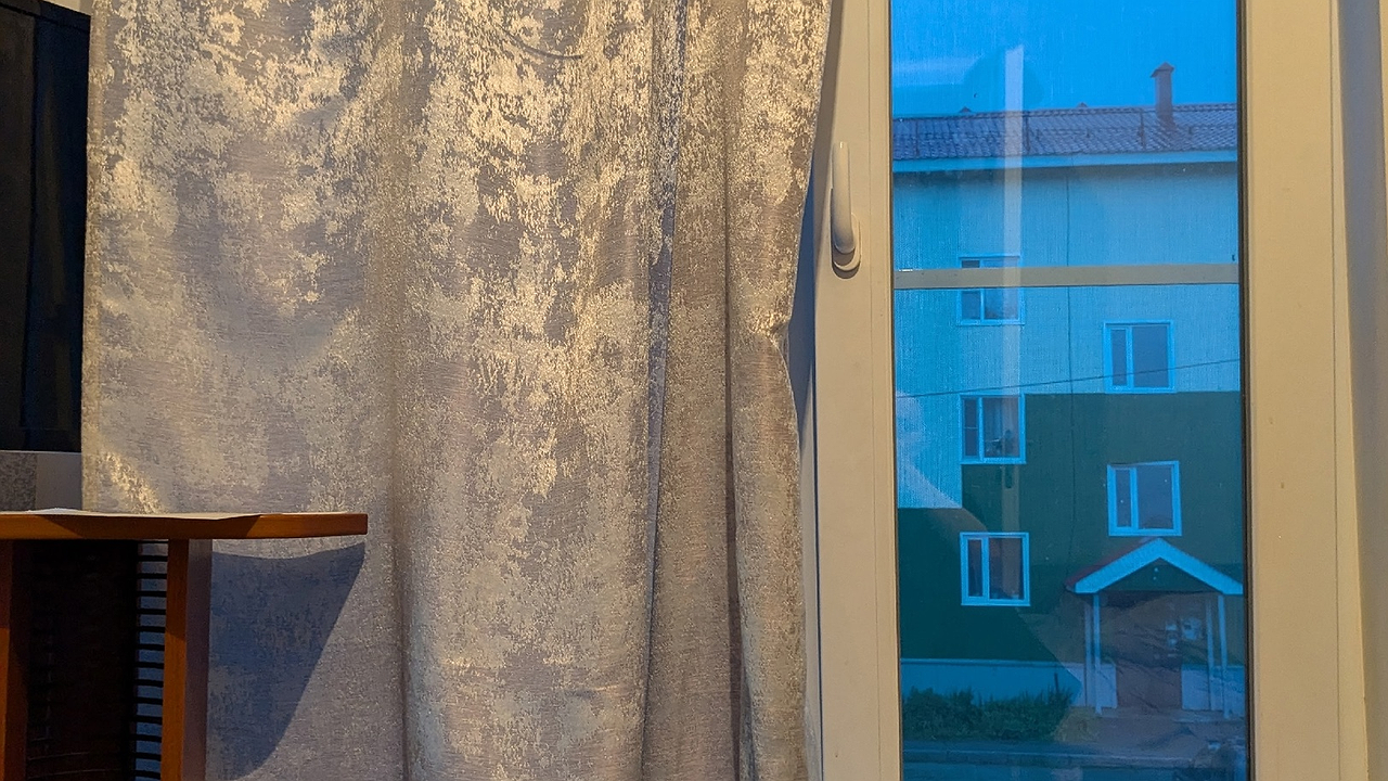 Главная картинка новости: Бабушка учила всегда делать дома только так: перестала болеть и ссориться с мужем - очищаю квартиру от плохой энергетики