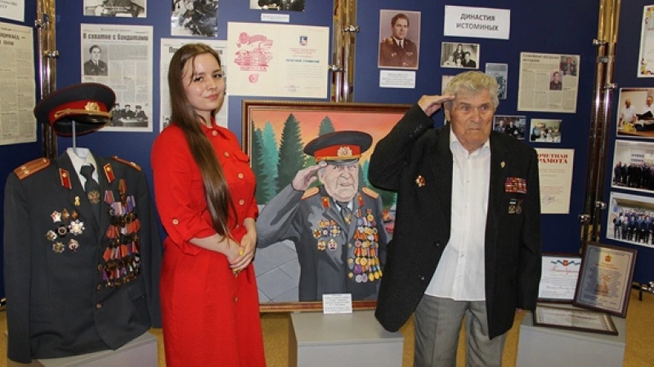 Главная картинка новости: В Коми открылась выставка, посвященная ветерану вневедомственной охраны Росгвардии