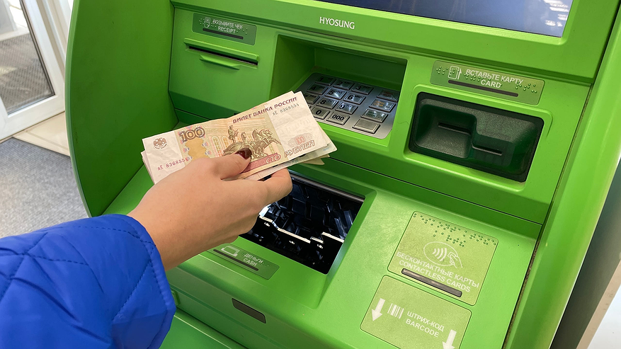 Главная картинка новости: Теперь будет запрещено: в России с 11 июня вводятся новые правила на снятие наличных с банковских карт - чего ждать пользователям