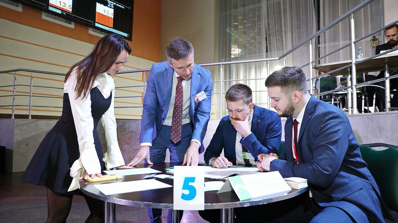 Главная картинка новости: Молодые нефтяники со всей России собрались в Усинске для решения "реальных" задач