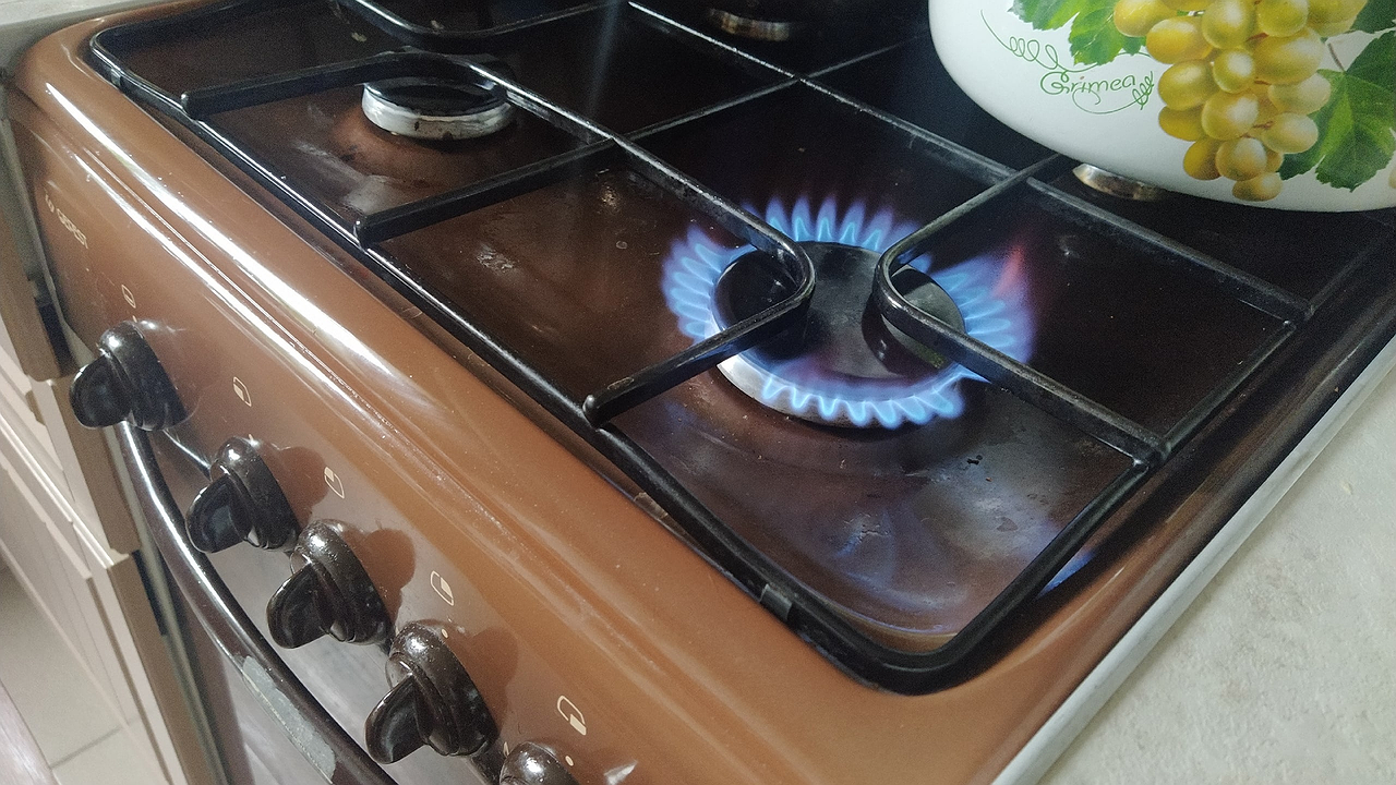 Главная картинка новости: Плиту можно будет выкинуть: россиянам начнут отключать газ с 18 июня — решение принято