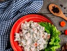 Салат "Вкусняшка" — название говорит само за себя: и к семейному ужину, и к празднику — про оливье давно забыли