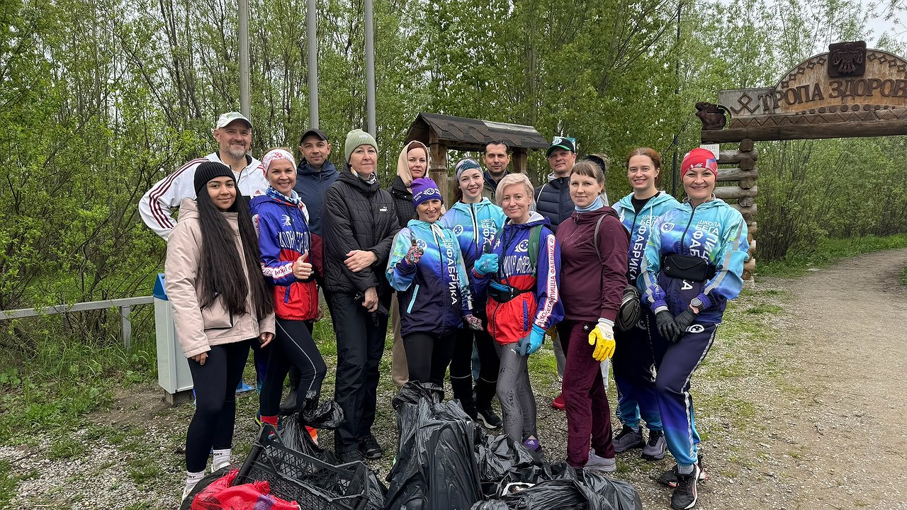 Главная картинка новости: Усинские бегуны сделали Тропу здоровья чище 