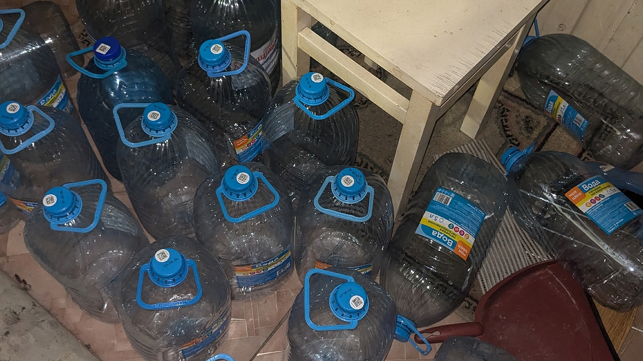 Главная картинка новости: Пластиковые бутылки 5 л берегу — словно зеницу ока: вот что из них делаю — порядок в доме теперь обеспечен полностью