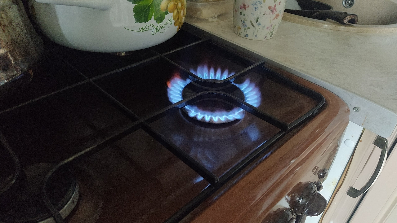 Главная картинка новости: Плиту теперь можно будет выкинуть: россиянам начнут массово отключать газ с 1 сентября - решение принято бесповоротно