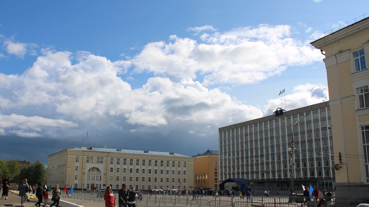 Главная картинка новости: Побьет все рекорды: на Россию надвигается адская жара до +37 градусов - Роман Вильфанд рассказал о жарком месяце