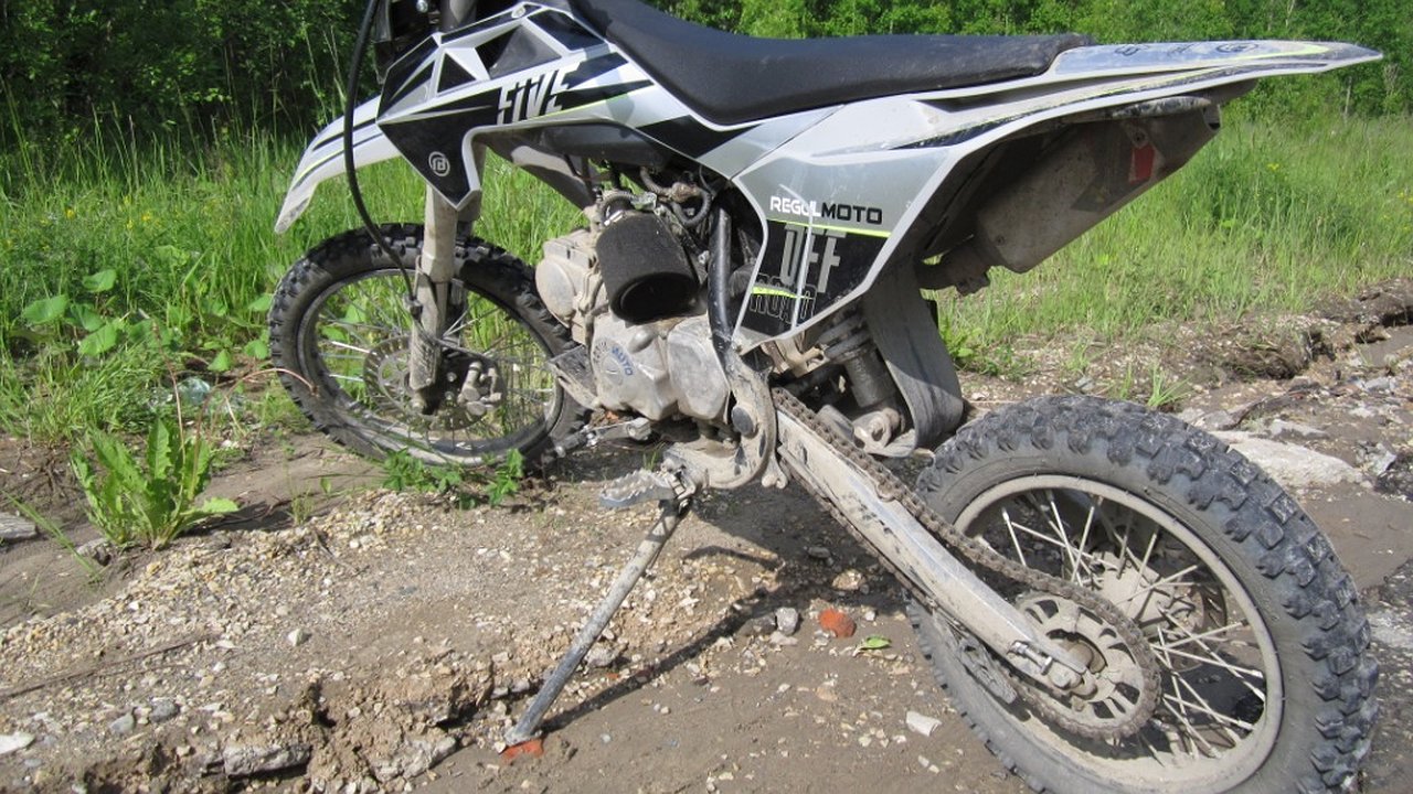 Главная картинка новости: В Коми подросток на питбайке без прав и шлема спровоцировала ДТП