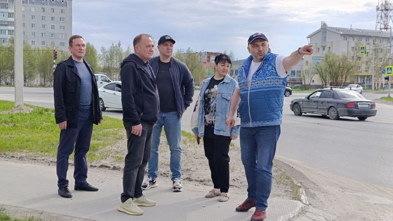 Главная картинка новости: В Усинске стартовали масштабные работы по благоустройству: новые тротуары и ремонт дорог в приоритете