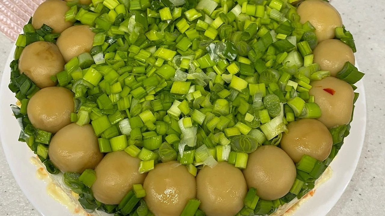 Главная картинка новости: Самым невкусным блюдом мира признали салат из России: не догадаетесь, о каком идет речь