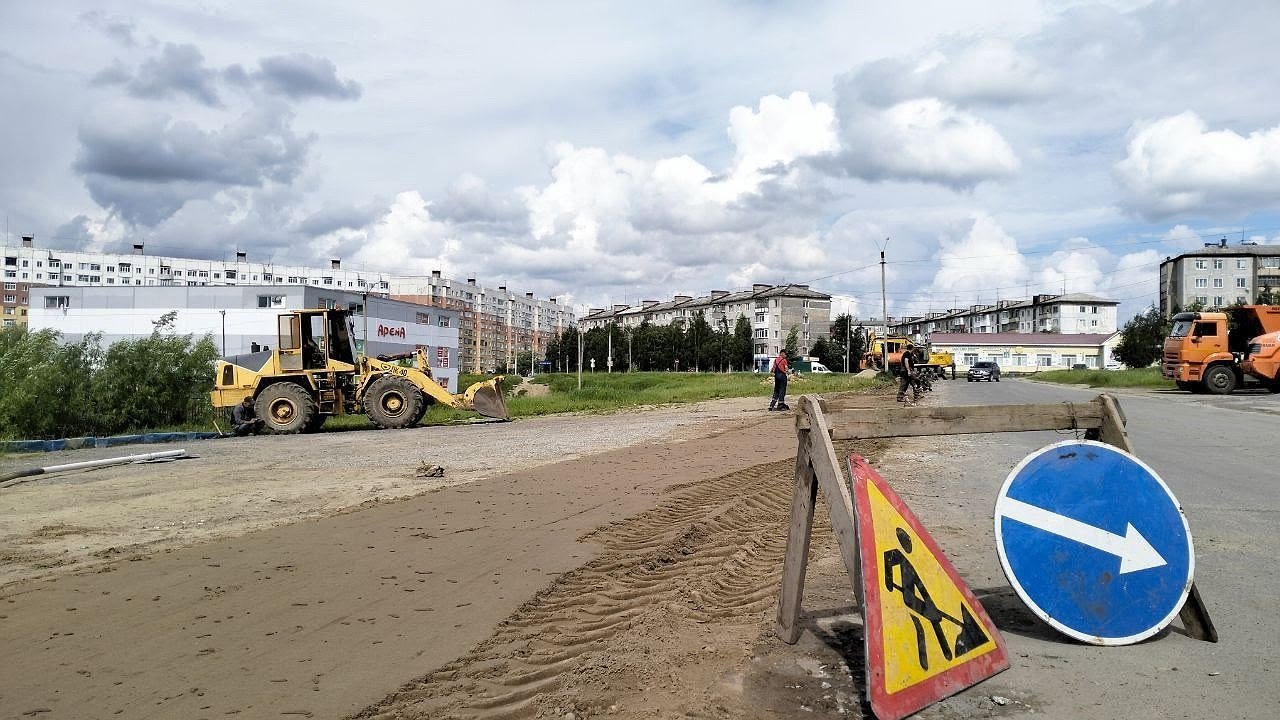 Главная картинка новости: В Усинске активно обновляют тротуары и пешеходные переходы