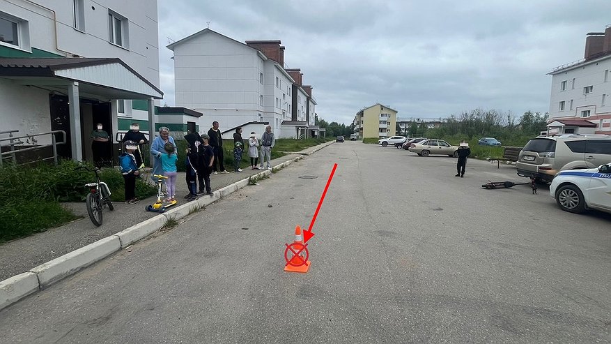 Главная картинка новости: В Коми ребенок на мощном электросамокате сбил школьницу