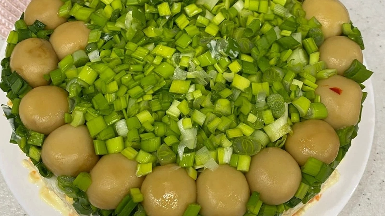 Главная картинка новости: Самым невкусным блюдом мира признали салат из России: никогда не догадаетесь, о каком идет речь